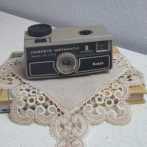 Vintage 60s Kodak Hawkeye Instamatic II 126 Film Camera Tan Black